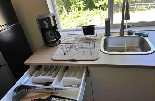 Marysville House | PrivateStudioSeparateBathromEntranceParkingLaundry