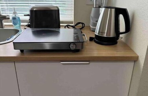 Marysville House | PrivateStudioSeparateBathromEntranceParkingLaundry