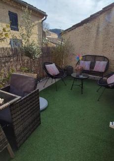 Collias Apartment | Proche d'Uzès la Terrasse du soleil levant