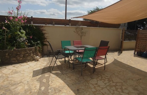 Fondettes Apartment | Proche de Tours en Voiture, Studio Plein Pied Avec Cour Privée, Animaux Acceptés