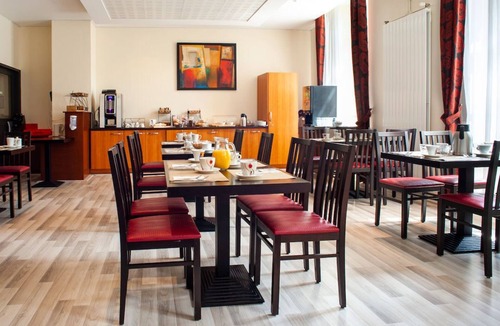 Dinan Apartment | Proche du Centre | Piscine Extérieure Chauffée