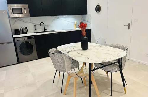 Charbonnieres-les-Bains Apartment | Proche de Toutes Commodités