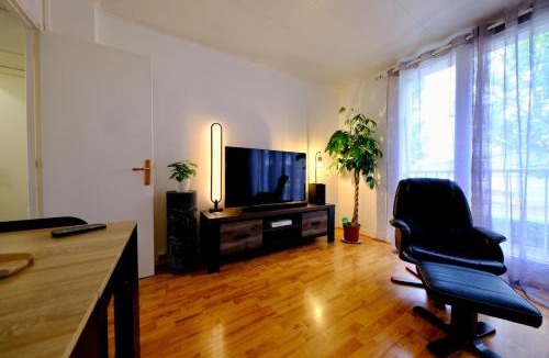 Le Petit-Quevilly Apartment | Proche Rouen - Charmant 2 Pièces