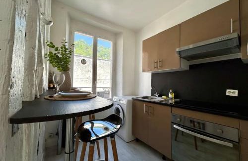 Montereau-Fault-Yonne Apartment | Proche Seine - Studio - 2 pers