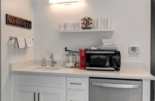 Donelson Apartment | Professional Retreat Double Queen Room