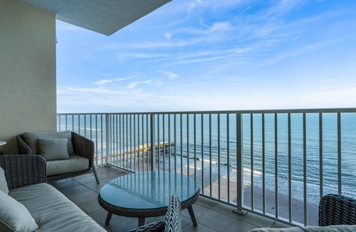 Little Venice Condo | Professionally Designed & Decorated Luxury Oceanfront Paradise