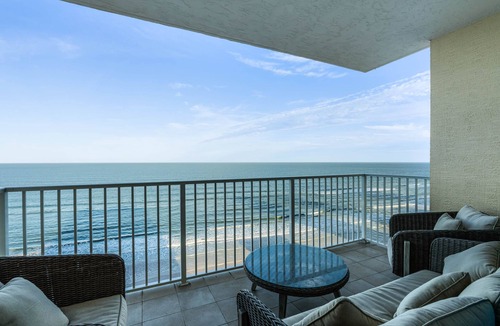 Little Venice Condo | Professionally Designed & Decorated Luxury Oceanfront Paradise