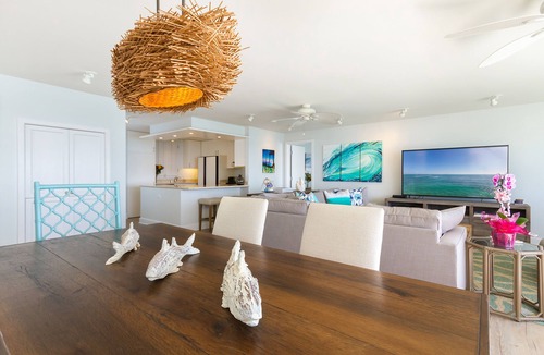Diamond Head - Kapahulu - St. Louis Condo | Professionally Decorated, Beachfront, Double Unit on the 18th floor.