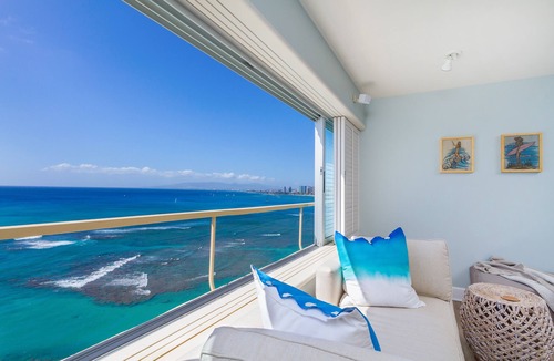 Diamond Head - Kapahulu - St. Louis Condo | Professionally Decorated, Beachfront, Double Unit on the 18th floor.