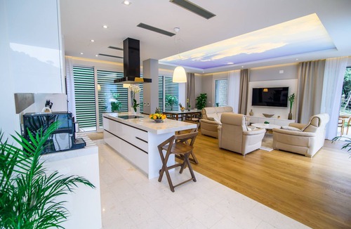 Stikovica Villa | Professionally managed villa, great views, pool, wifi, Local Concierge 247