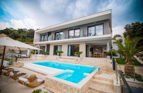 Stikovica Villa | Professionally managed villa, great views, pool, wifi, Local Concierge 247