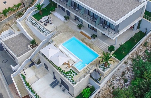 Stikovica Villa | Professionally managed villa, great views, pool, wifi, Local Concierge 247