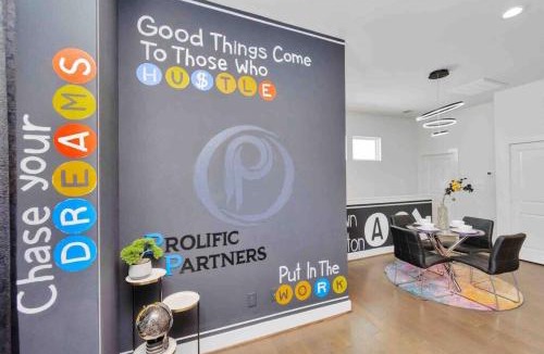 Riverside Terrace House | Prolific Chic Getaway Ft Style Comfort Location