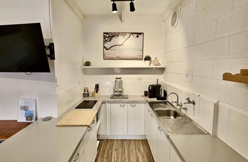 Sandy Point Condo | Prom Coast 3 ~ Beach Getaway ~ Stunning Beach!