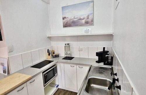 Sandy Point Condo | Prom Coast 3 ~ Beach Getaway ~ Stunning Beach!