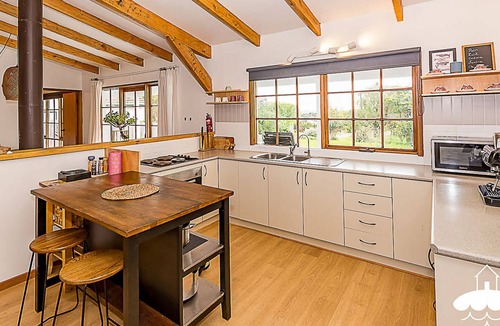 Yanakie House | Prom Queen