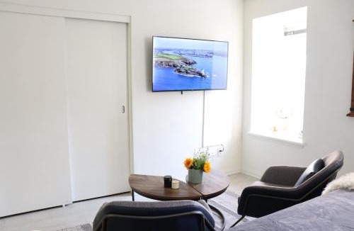 Downtown Apartment | Promenade Studio With Free Parking!