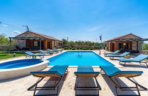Oklaj Villa | Promina luxury villa with 72sqm Heated Pool, Jacuzzi, Infrared Sauna, Tennis court, Media room