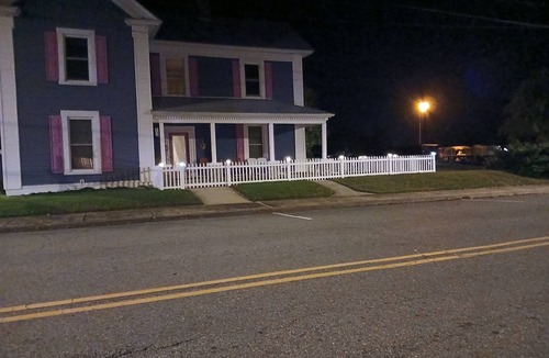 Pilot Mountain House | PROMO, 10% WEEKLY DISCOUNT, Pink Lady On Main, Pet Friendly, Downtown Pilot Mtn