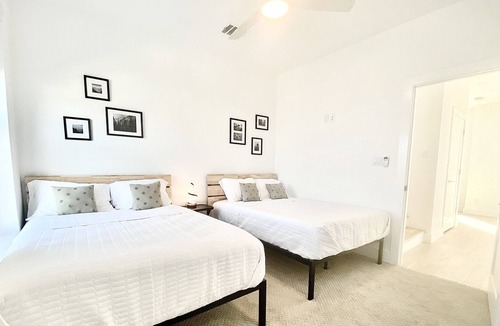Cityplace House | PROMO 20% WEEKLY AND 25% MONTHLY DISC Clean lines Cool Tones Sleek Modern Design