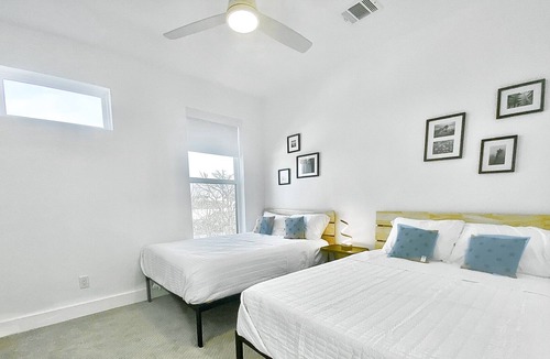 Old East Dallas House | PROMO 5% WEEKLY AND 10% MONTHLY ONYX Boho Townhome in the hottest spot in Dallas