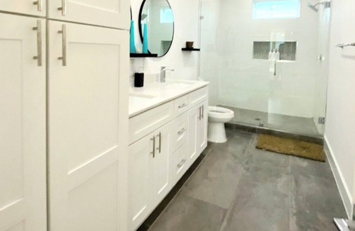 Old East Dallas House | PROMO 5% WEEKLY AND 10% MONTHLY ONYX Boho Townhome in the hottest spot in Dallas