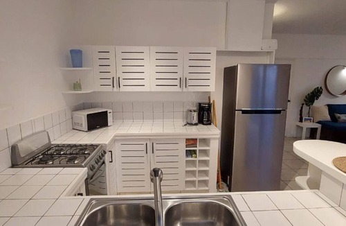 La Iglesia Condo | PROMO Beachfront sunsets with Starlink WIFI