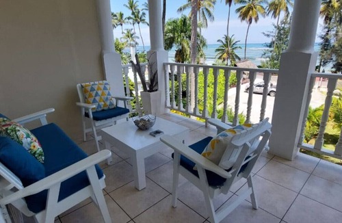 La Iglesia Condo | PROMO Beachfront sunsets with Starlink WIFI