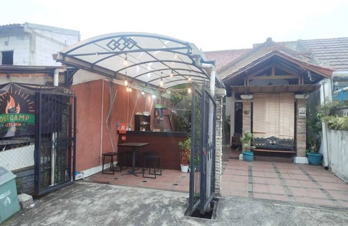 Bandung House | PROMO Sarimadu99 Full House capacity more than 9 personn