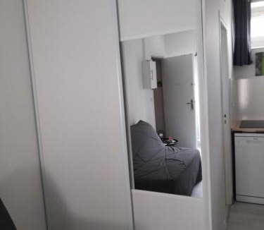 Courseulles-sur-Mer Apartment | Promo Studio Wi-Fi à Courseulles-sur-Mer au 1er étage