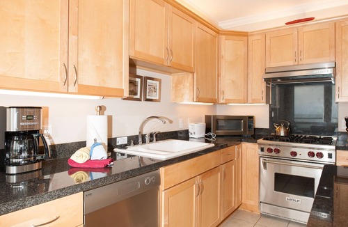 Lincoln City Condo | Promo! Third Floor Corner Condo, Oceanfront, Private Hot Tub, Pool, Free Wifi!