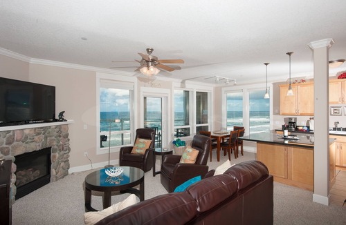 Lincoln City Condo | Promo! Third Floor Corner Condo, Oceanfront, Private Hot Tub, Pool, Free Wifi!