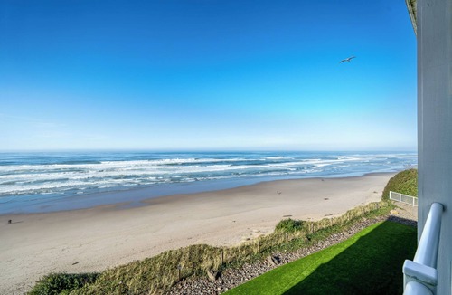Lincoln City Condo | Promo! Third Floor Condo, Oceanfront, Private Hot Tub, Pool, and Free Wifi!