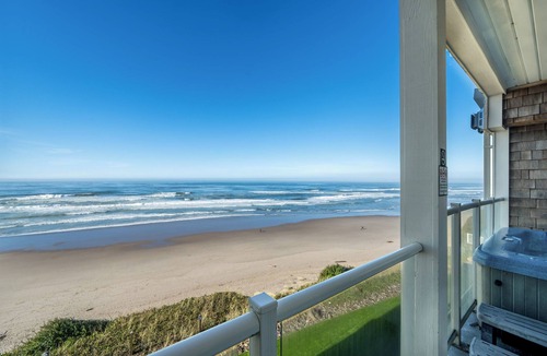 Lincoln City Condo | Promo! Third Floor Condo, Oceanfront, Private Hot Tub, Pool, and Free Wifi!