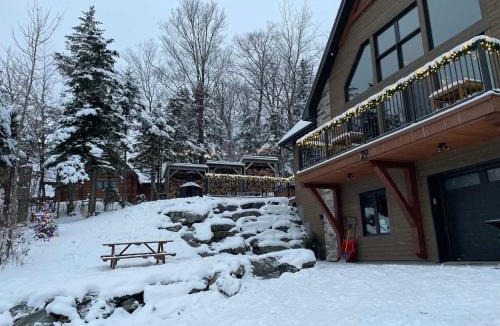 Saint-Philemon House | Promontoire-29 Mountain chalet with a hot tub