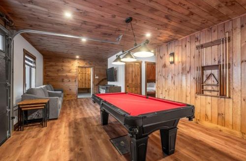 Saint-Philemon House | Promontoire-29 Mountain chalet with a hot tub