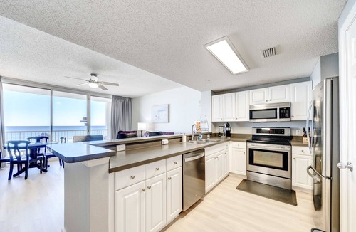 Long Beach Condo | Promotional discounts + weekly:RESERVED PARKING and free beach chair tower 1-305