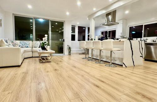 Beverly Grove Bed & Breakfast | Proper Stays at Melrose Place - West Hollywood Premium M-suite