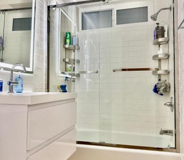 Beverly Grove Bed & Breakfast | Proper Stays at Melrose Place - West Hollywood Premium M-suite