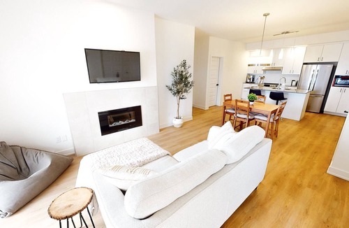 Buckingham Condo | property test