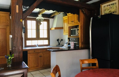 La Ferte-Saint-Cyr Cottage | PRORIETE WITH 3* HEATED POOL