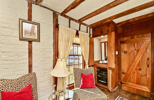 Patrick Henry Bed & Breakfast | Prospect Hill Inn & Restaurant