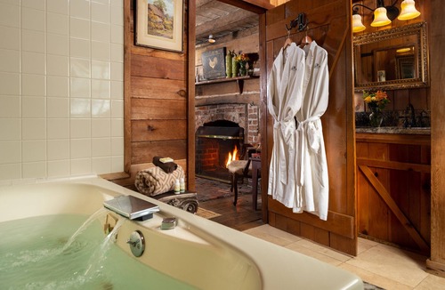 Patrick Henry Bed & Breakfast | Prospect Hill Inn & Restaurant