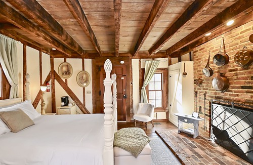 Patrick Henry Bed & Breakfast | Prospect Hill Inn & Restaurant