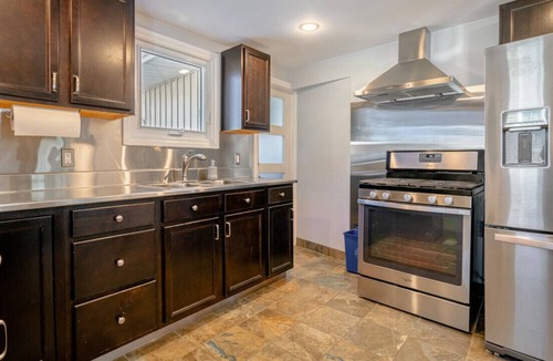 Ruthven Cottage | Prospect Place · Cozy Cottage in Kingsville · Walkable to everything