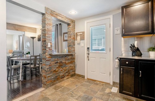 Ruthven Cottage | Prospect Place · Cozy Cottage in Kingsville · Walkable to everything