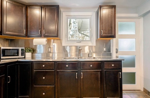 Ruthven Cottage | Prospect Place · Cozy Cottage in Kingsville · Walkable to everything