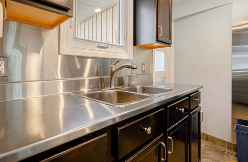 Ruthven Cottage | Prospect Place · Cozy Cottage in Kingsville · Walkable to everything