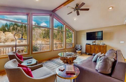 Gold Bar House | Prospector's Bend