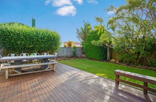 Point Chevalier House | Prosper Point Home with BBQ, Patio and Parking